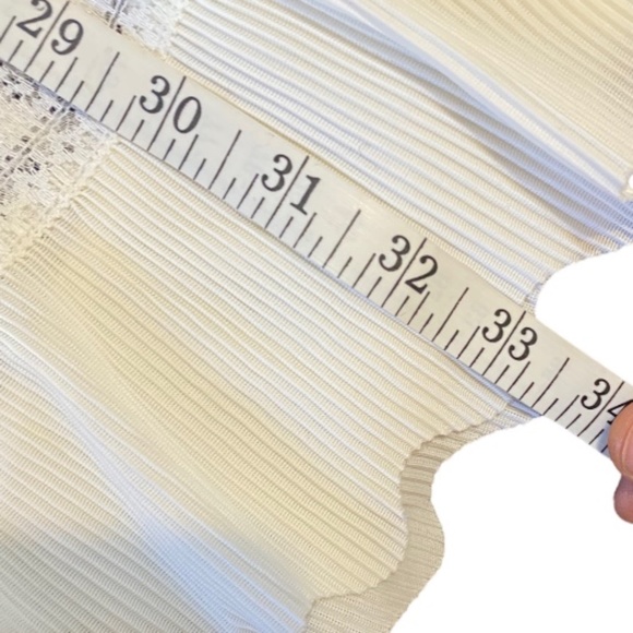 Vintage slip with lace trim & adjustable straps. Sz36 - Picture 10 of 15